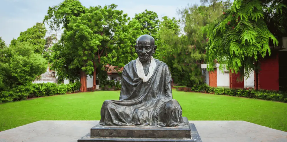 tte-mg-statue-baner