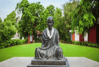 tte-mg-statue
